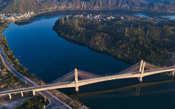 客货列车开行对数均创新高，长三角铁路明起实施今年第二季度列车运行图