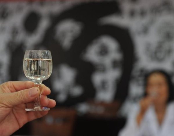 机构：白酒端午动销平稳，预计Q2起酒企报表同比将逐季改善