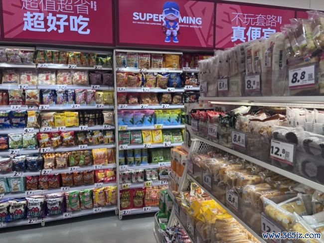 量贩零食店是平价英雄，还是套路高手？